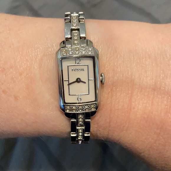 DONATED Ladies Fossil watch - Picture 5 of 9